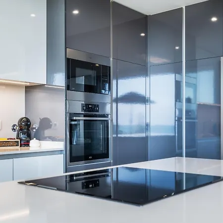 Luxury T2 With Ocean View Portimão