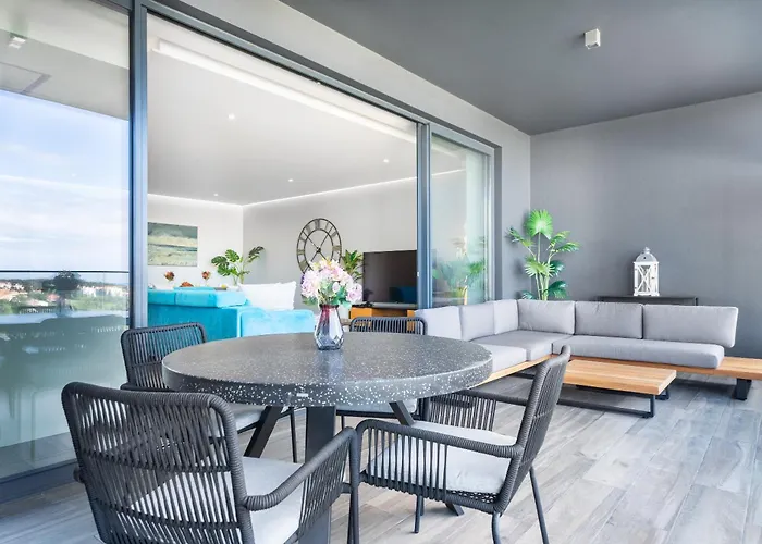 Luxury T2 With Ocean View Portimão