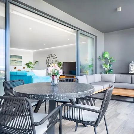 Luxury T2 With Ocean View Portimão