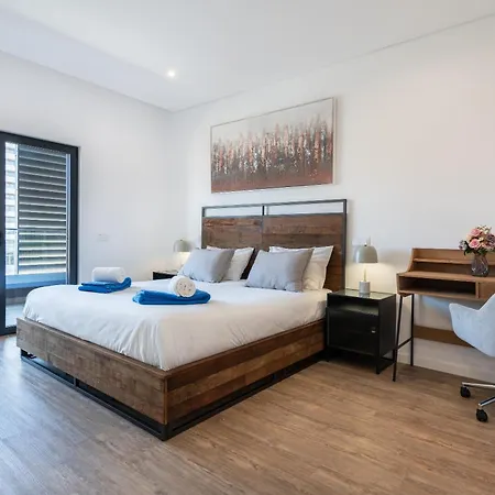 Luxury T2 With Ocean View Portimao