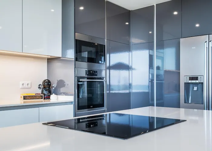 Luxury T2 With Ocean View Portimao